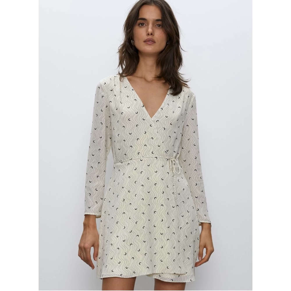 Aritzia - Babaton Cream Coloured Optima Mini Wrap Dress